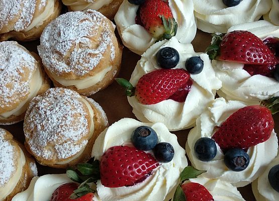 Grafika 2: ŚWIĘTUJEMY DZIEŃ KOBIET