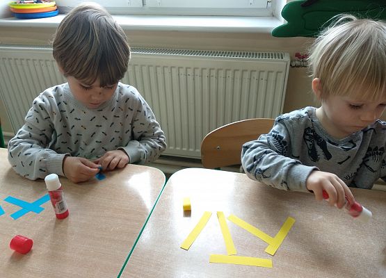 Grafika 4: ŚWIĘTUJEMY DZIEŃ KOBIET