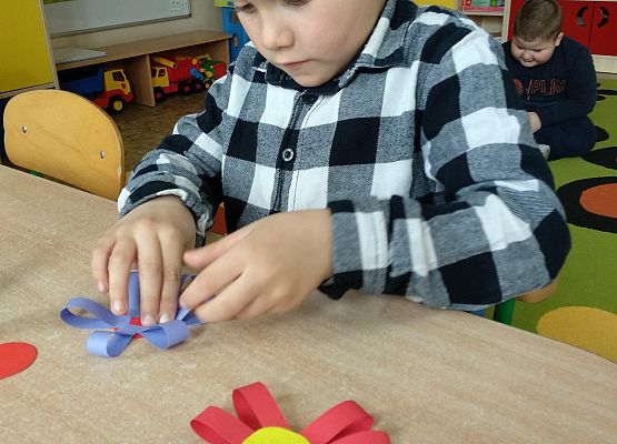 Grafika 8: ŚWIĘTUJEMY DZIEŃ KOBIET