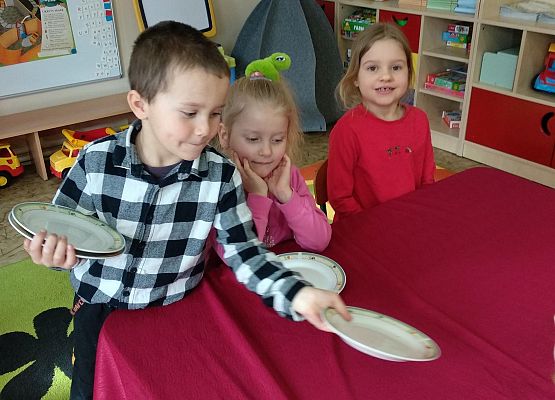 Grafika 13: ŚWIĘTUJEMY DZIEŃ KOBIET