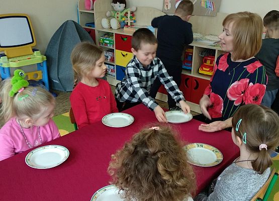 Grafika 14: ŚWIĘTUJEMY DZIEŃ KOBIET