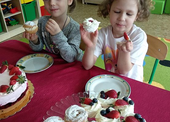 Grafika 17: ŚWIĘTUJEMY DZIEŃ KOBIET