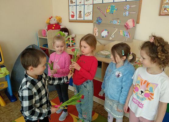 Grafika 19: ŚWIĘTUJEMY DZIEŃ KOBIET