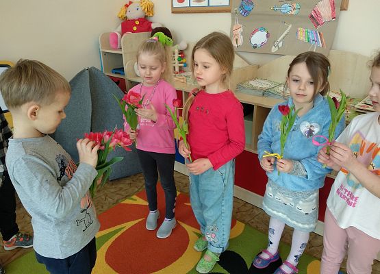 Grafika 21: ŚWIĘTUJEMY DZIEŃ KOBIET