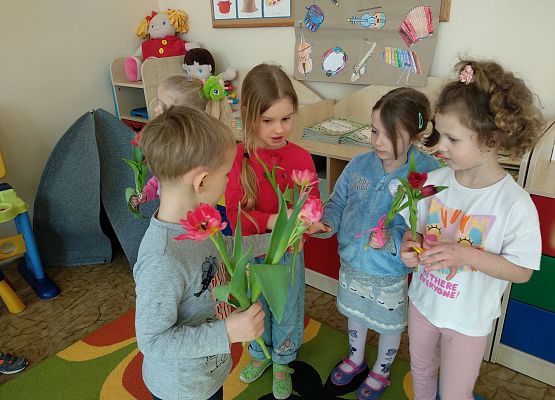 Grafika 22: ŚWIĘTUJEMY DZIEŃ KOBIET