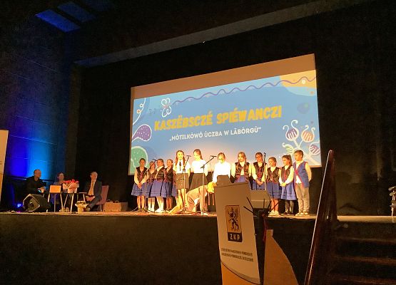 Grafika 6: Kaszëbsczé spiéwanczi "Mòtilkòwô ùczba w Lãbòrgù"