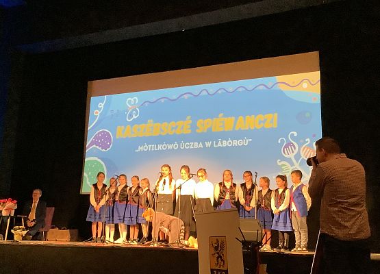 Grafika 5: Kaszëbsczé spiéwanczi "Mòtilkòwô ùczba w Lãbòrgù"