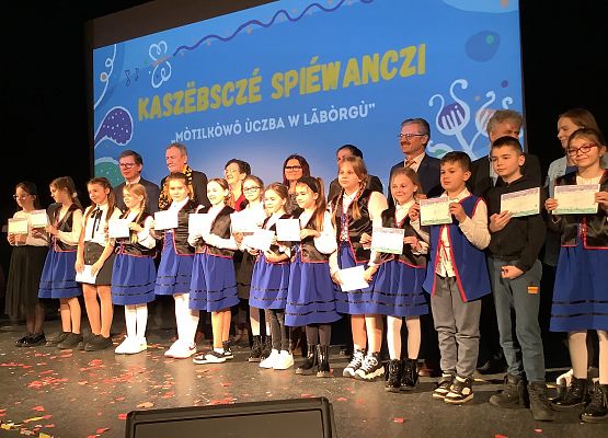 Grafika 2: Kaszëbsczé spiéwanczi "Mòtilkòwô ùczba w Lãbòrgù"