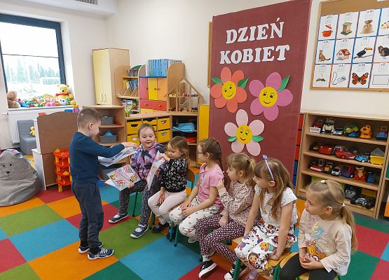 Grafika 3: DZIEŃ  KOBIET