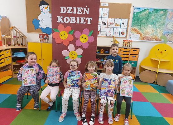 Grafika 5: DZIEŃ  KOBIET