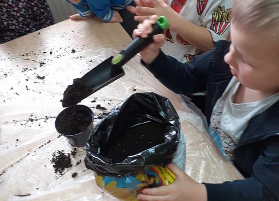 Młodsza grupa przy pracy