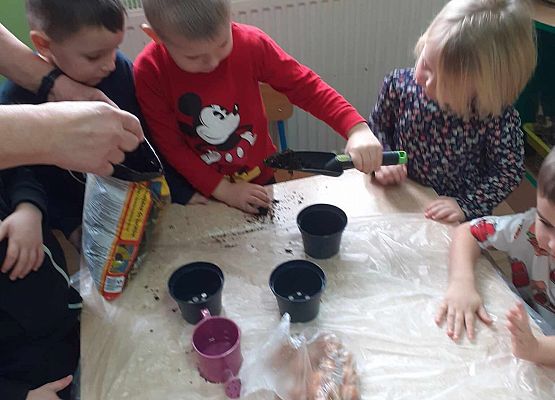 Młodsza grupa przy pracy