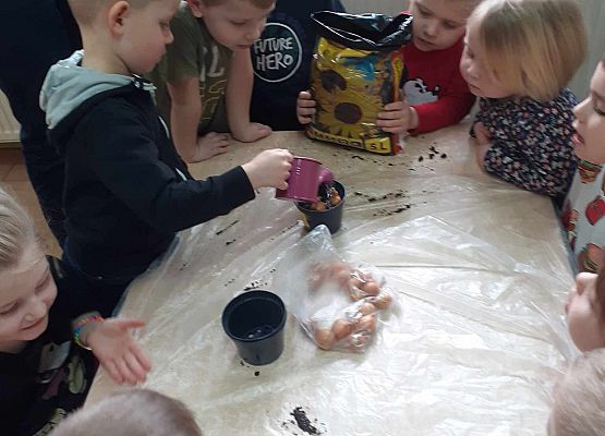 Młodsza grupa przy pracy