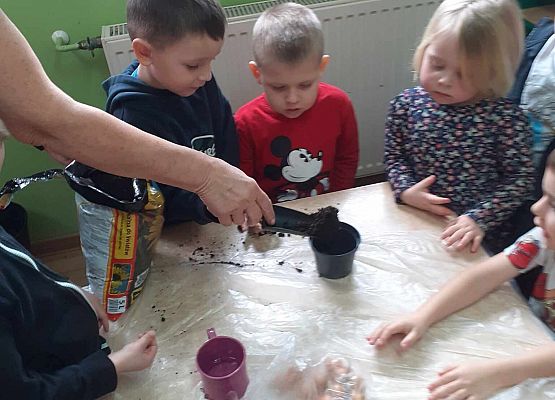 Młodsza grupa przy pracy