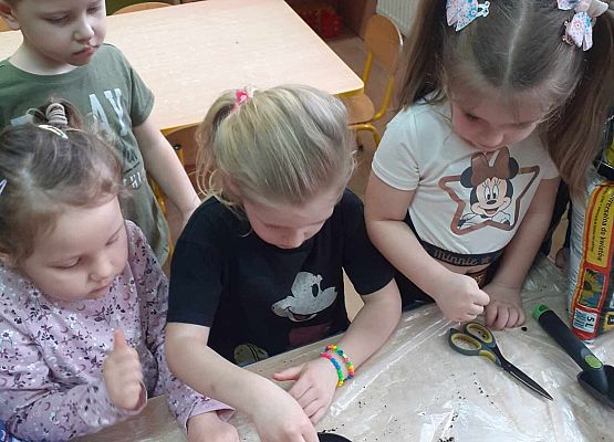 Młodsza grupa przy pracy