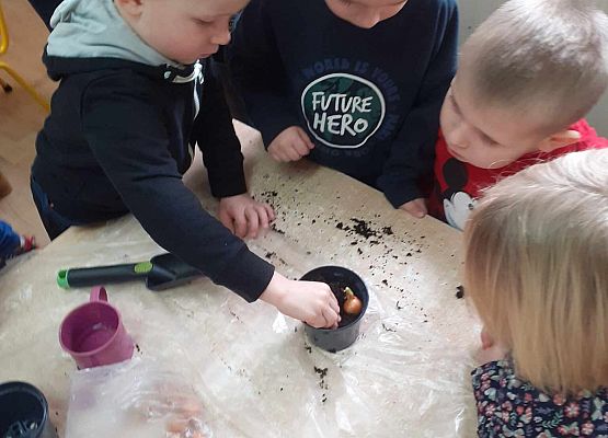 Młodsza grupa przy pracy