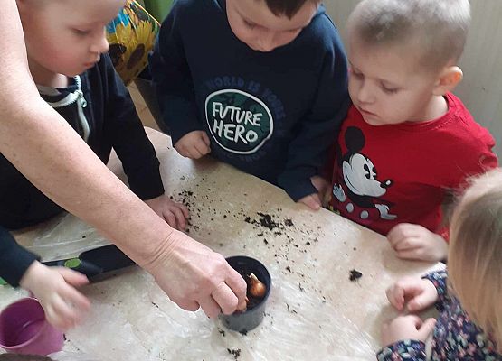 Młodsza grupa przy pracy