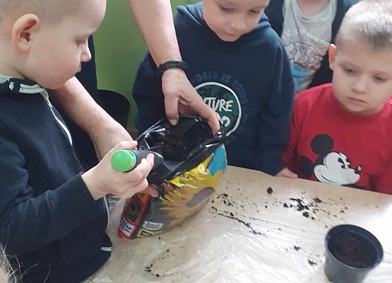 Młodsza grupa przy pracy