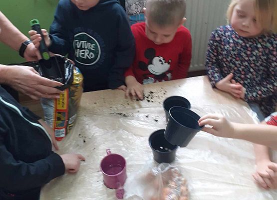 Młodsza grupa przy pracy