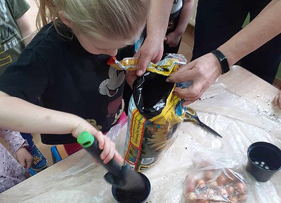 Młodsza grupa przy pracy