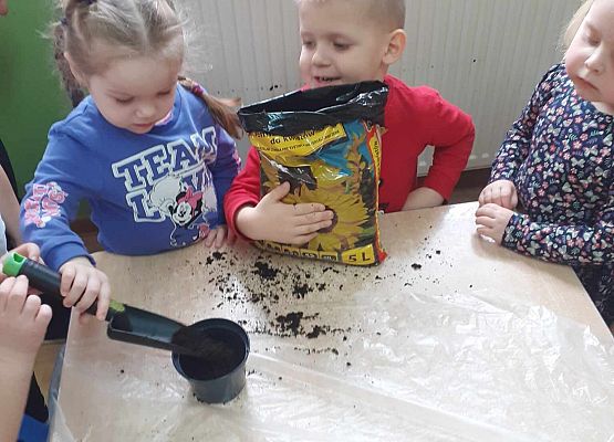 Młodsza grupa przy pracy