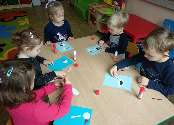 Grafika 21: WIOSNA W PRZEDSZKOLU