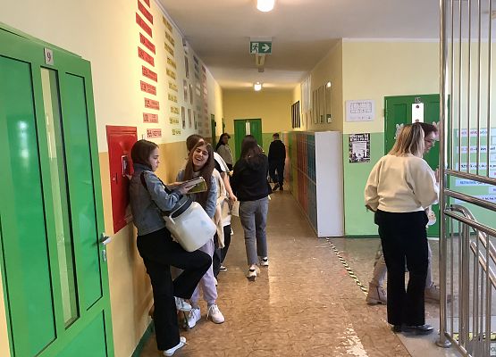 Grafika 7: Dzień bez plecaka