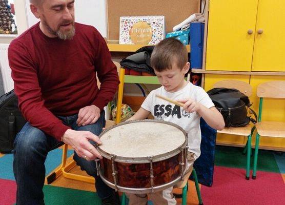 Grafika 4: Poznajemy różne instrumenty