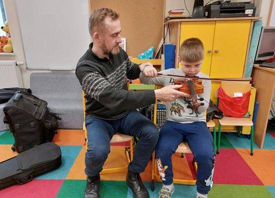 Grafika 9: Poznajemy różne instrumenty