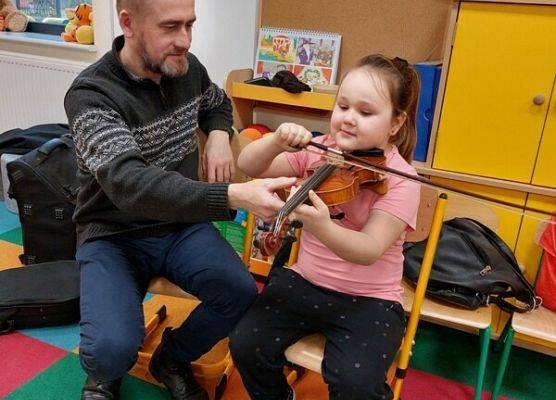 Grafika 14: Poznajemy różne instrumenty