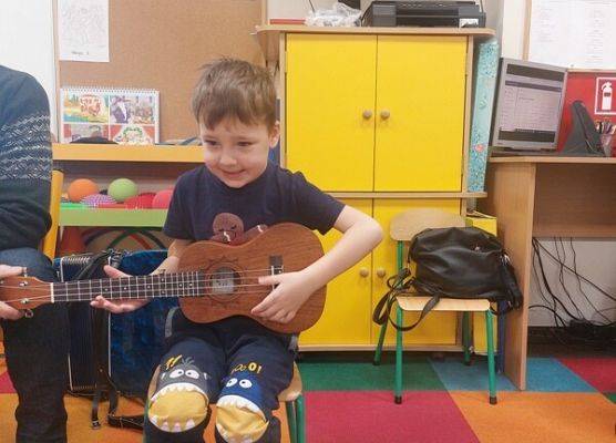 Grafika 13: Poznajemy różne instrumenty