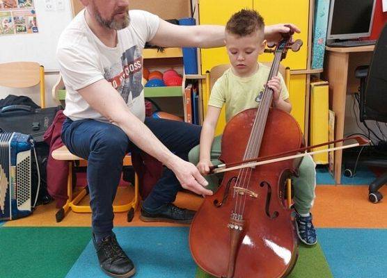 Grafika 22: Poznajemy różne instrumenty