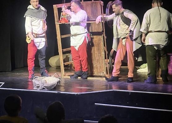 Wyjazd do Teatru Tęcza w Słupsku pt.: ,, O trzech zaklętych królewnach, czyli opowieści rozbójników".