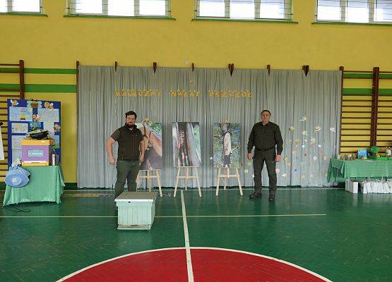 Grafika 5: AKADEMIA PSZCZOŁY BOHATERA