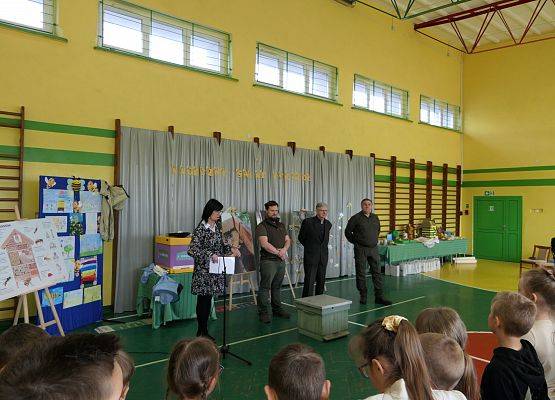 Grafika 7: AKADEMIA PSZCZOŁY BOHATERA