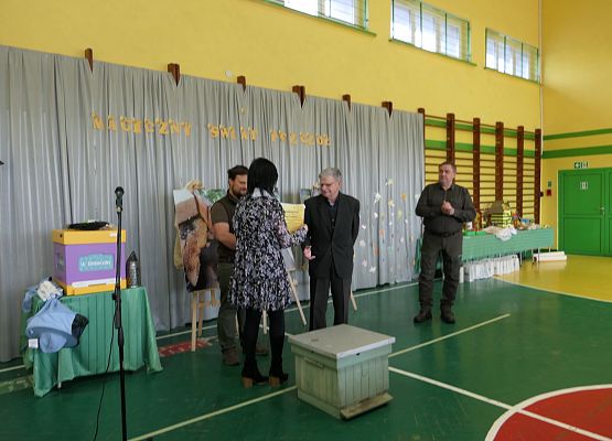 Grafika 8: AKADEMIA PSZCZOŁY BOHATERA