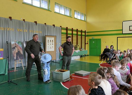 Grafika 15: AKADEMIA PSZCZOŁY BOHATERA