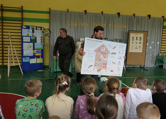 Grafika 25: AKADEMIA PSZCZOŁY BOHATERA