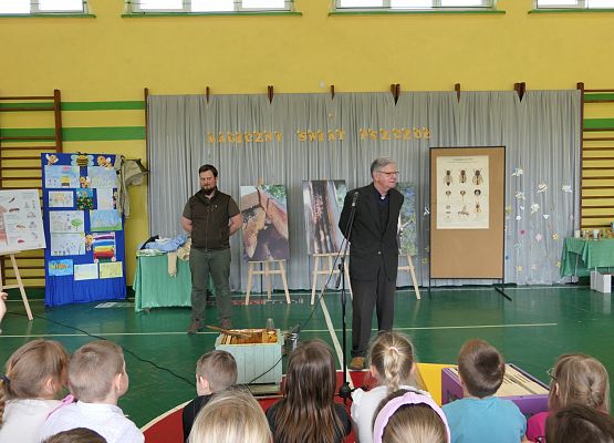 Grafika 17: AKADEMIA PSZCZOŁY BOHATERA