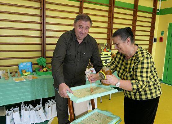 Grafika 19: AKADEMIA PSZCZOŁY BOHATERA