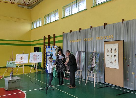 Grafika 30: AKADEMIA PSZCZOŁY BOHATERA