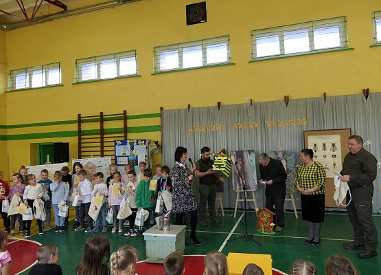 Grafika 27: AKADEMIA PSZCZOŁY BOHATERA