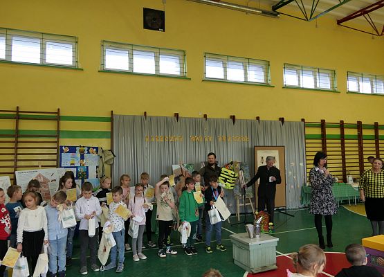 Grafika 34: AKADEMIA PSZCZOŁY BOHATERA