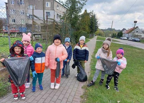 Grafika 1: DZIEŃ ZIEMI