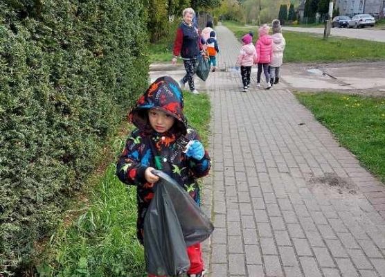 Grafika 10: DZIEŃ ZIEMI