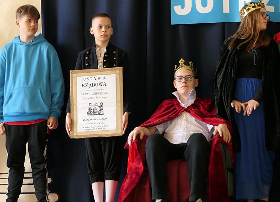 Grafika 14: WIWAT 3 Maj!