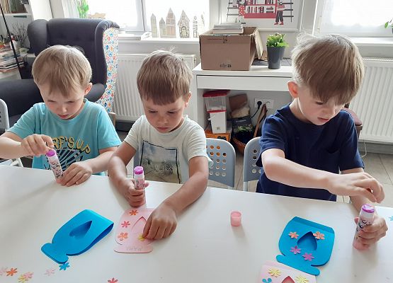 Grafika 3: PRZYGOTOWANIA DO SWIĘTA RODZICÓW