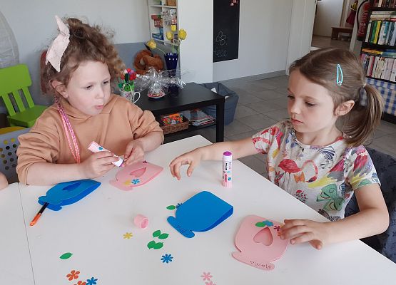 Grafika 4: PRZYGOTOWANIA DO SWIĘTA RODZICÓW