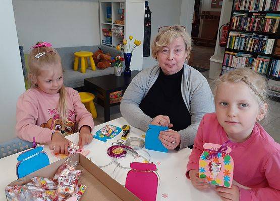 Grafika 8: PRZYGOTOWANIA DO SWIĘTA RODZICÓW