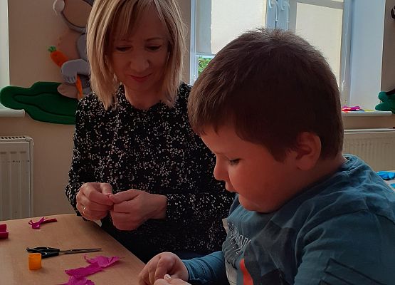 Grafika 18: PRZYGOTOWANIA DO SWIĘTA RODZICÓW